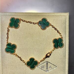 Van Cleef & Arpels Malachite Clover Bracelet in Gold